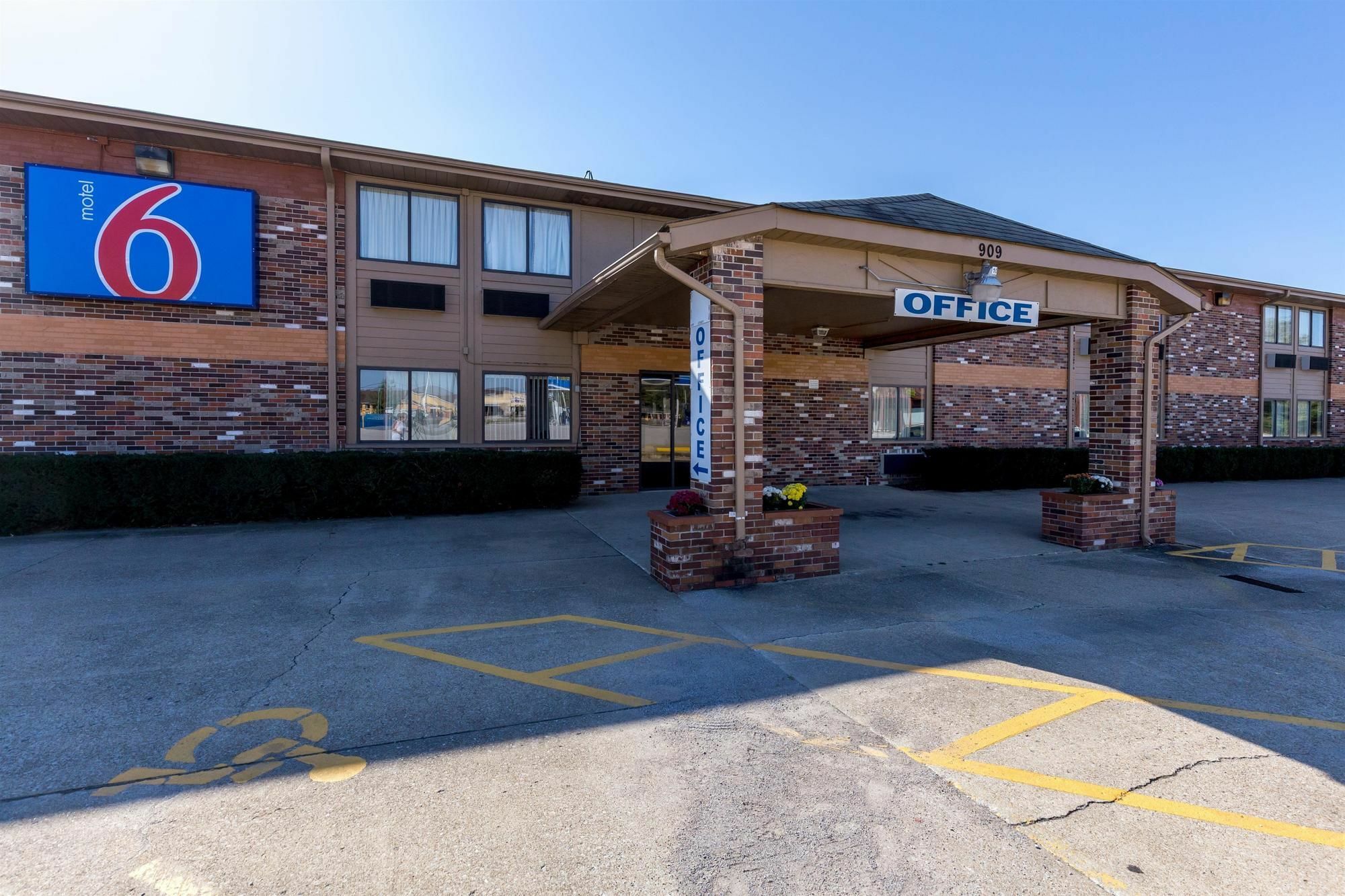 Motel 6-Troy, Il Bagian luar foto