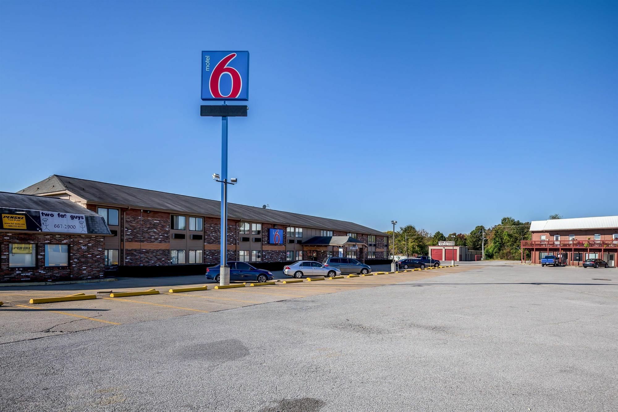 Motel 6-Troy, Il Bagian luar foto