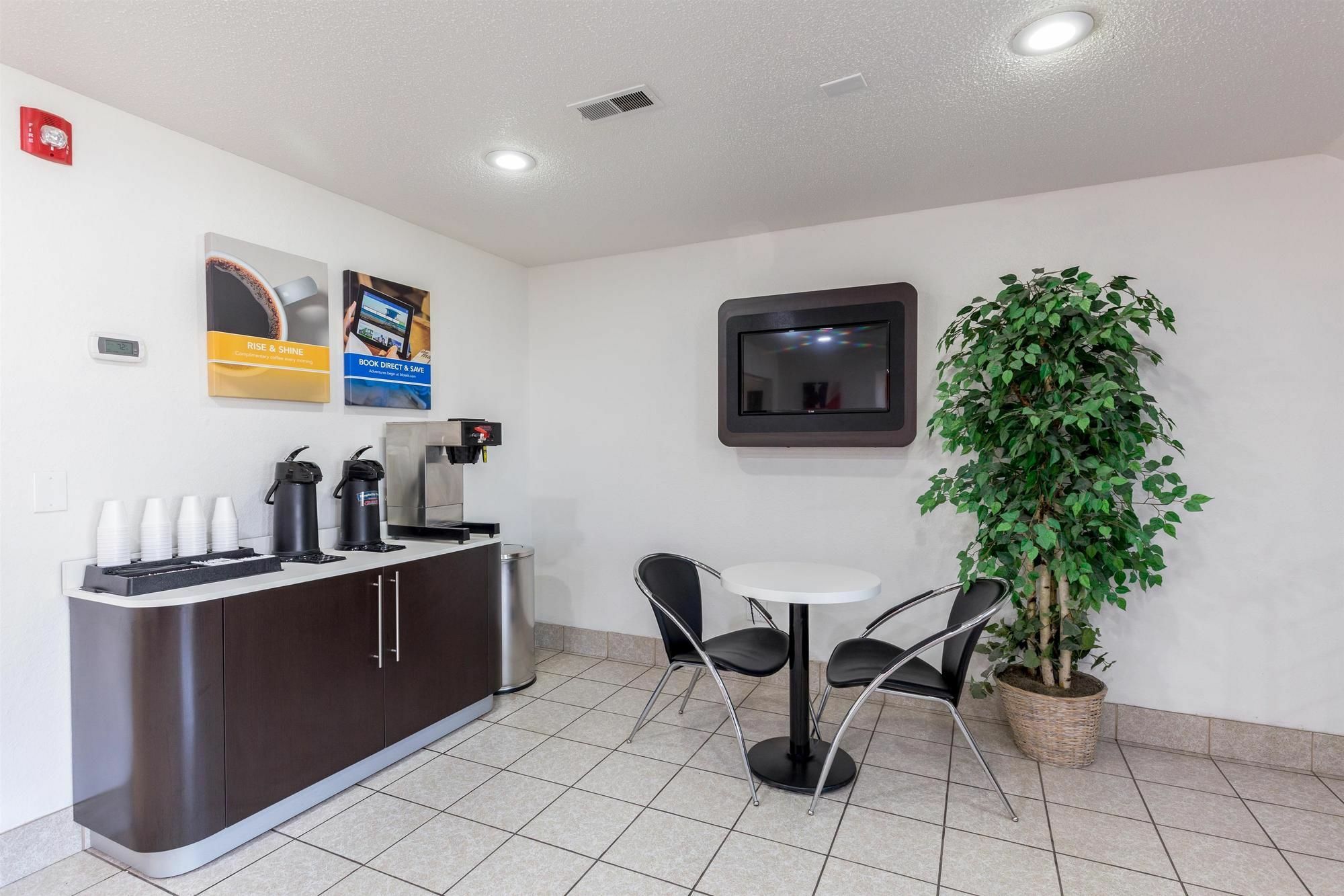 Motel 6-Troy, Il Bagian luar foto