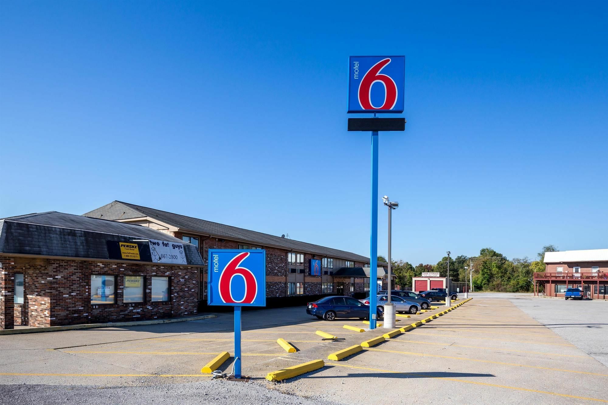 Motel 6-Troy, Il Bagian luar foto