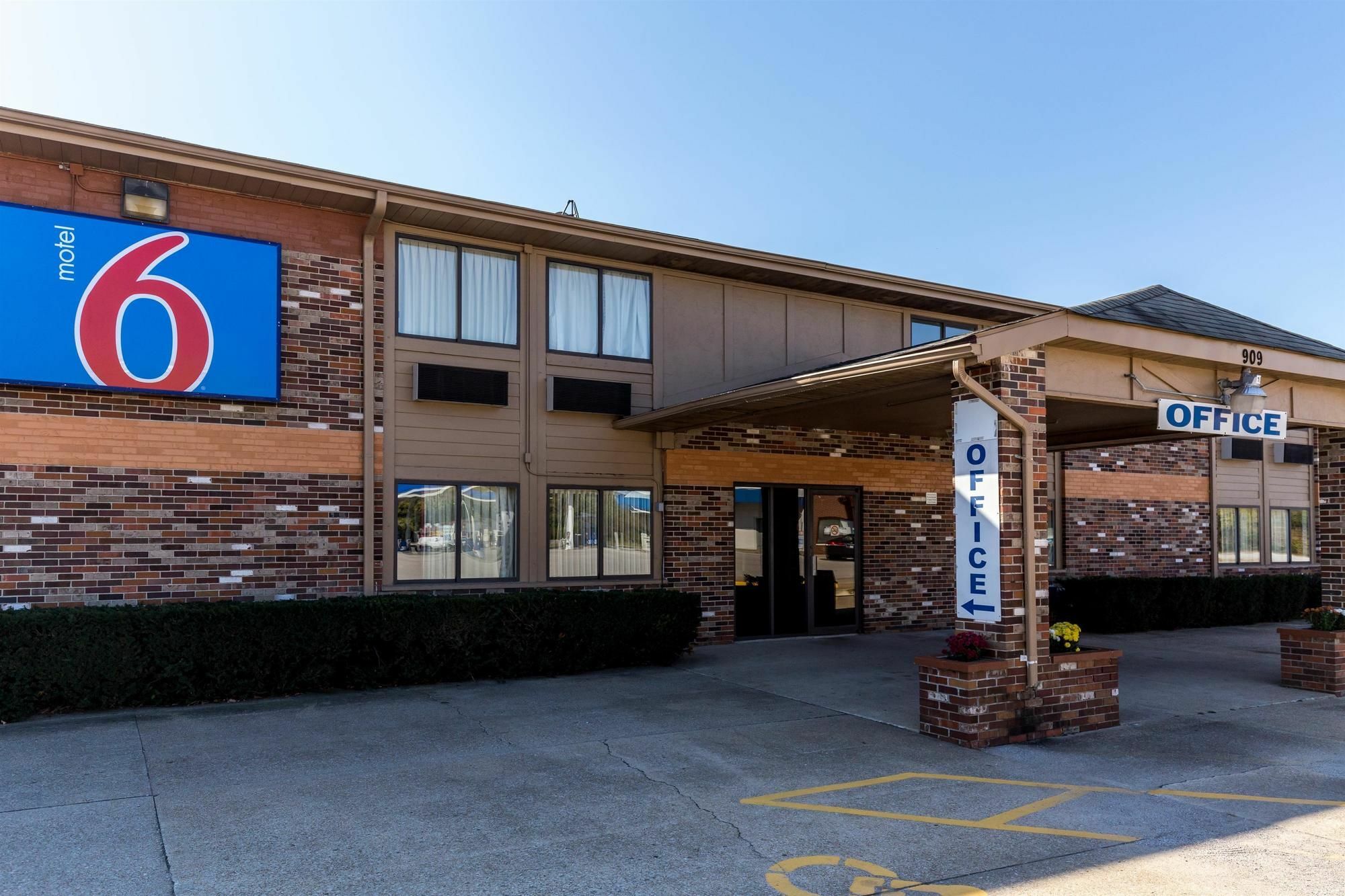 Motel 6-Troy, Il Bagian luar foto
